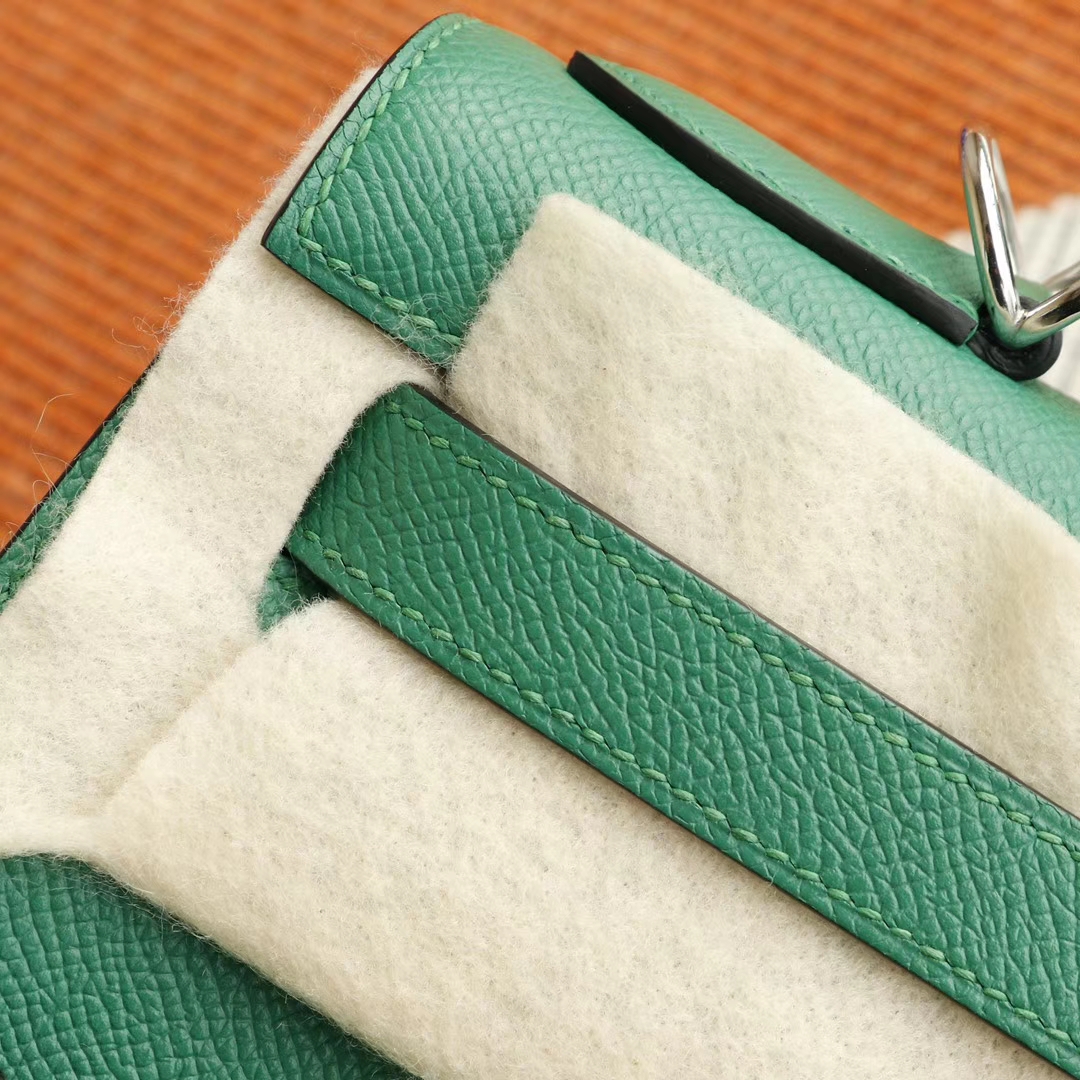 HERMES 现货、1K竹子绿 Kelly28CM Epsom皮 银扣