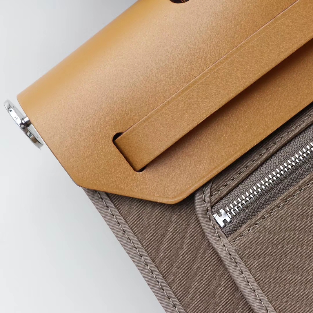 HERMES 夏季必备百搭款 Herbag 31cm 帆布系列 特别轻便 休闲款式