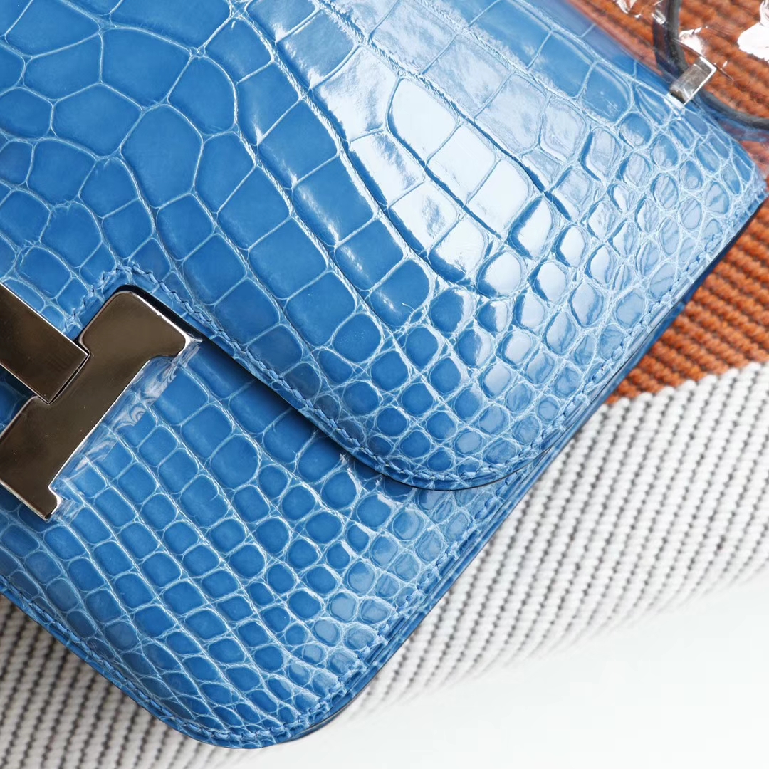 HERMES 现货 i7琉璃蓝 Constance19CM 亮面鳄鱼 银扣 空姐包 品相很好 收藏级