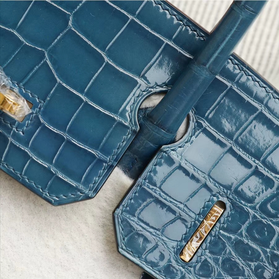 HERMES 客定发货、做工精湛 堪称精品；1P鸭子蓝Birkin30CM 俩点亮面鳄鱼 纯手缝蜡线缝制
