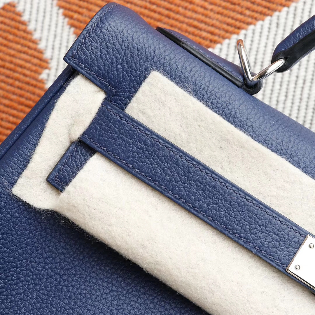 HERMES 现货、CK73宝石蓝 Kelly32CM Togo皮 银扣