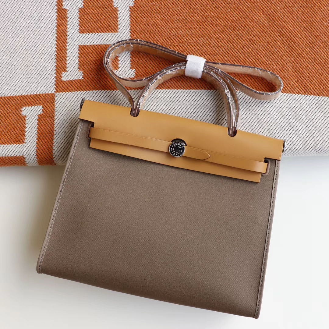 HERMES 夏季必备百搭款 Herbag 31cm 帆布系列 特别轻便 休闲款式