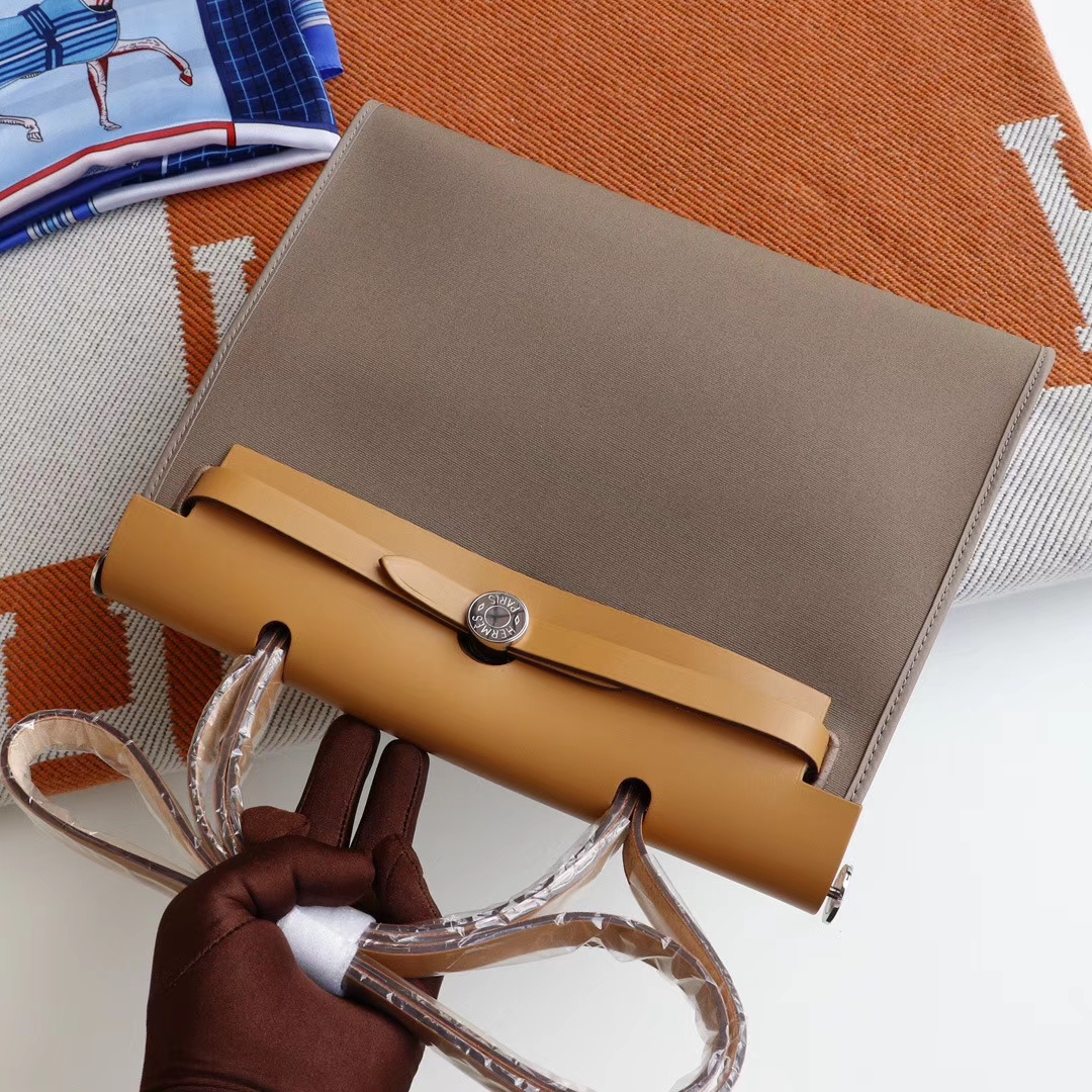 HERMES 夏季必备百搭款 Herbag 31cm 帆布系列 特别轻便 休闲款式