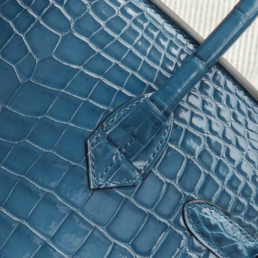 HERMES 客定发货、做工精湛 堪称精品；1P鸭子蓝Birkin30CM 俩点亮面鳄鱼 纯手缝蜡线缝制