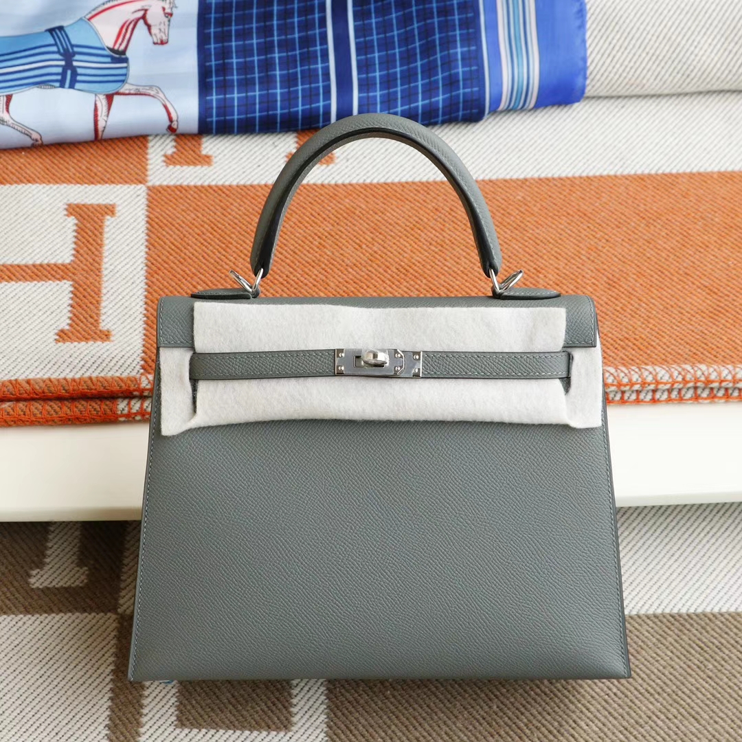HERMES 新色C63杏仁绿 银扣 Kelly25CM 原厂Epsom皮 凯丽凯莉包 纯手缝蜡线缝制工艺