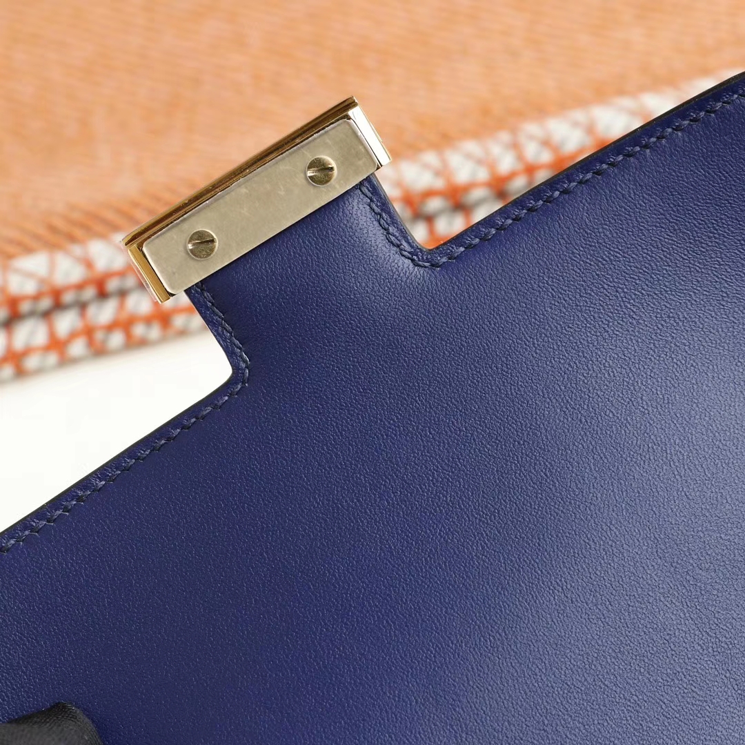 HERMES 新色M3水墨蓝 金扣 Constance19CM 空姐包 原厂Epsom皮 纯手工手缝工艺制作！