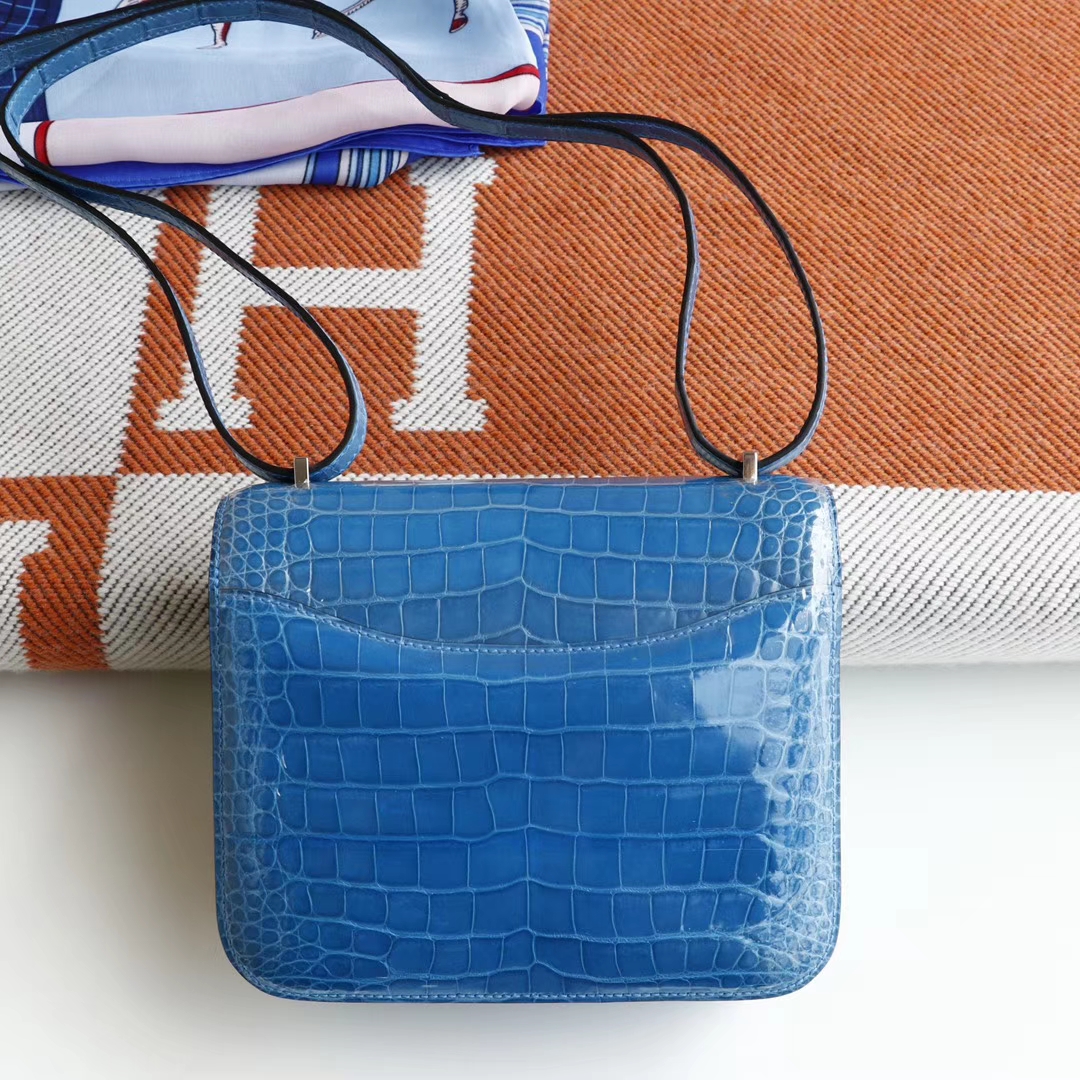 HERMES 现货 i7琉璃蓝 Constance19CM 亮面鳄鱼 银扣 空姐包 品相很好 收藏级