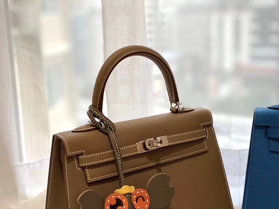 Kelly 25cm epsom皮 18大象灰 银扣 版型比birkin更有年轻的感觉 可拎可肩背