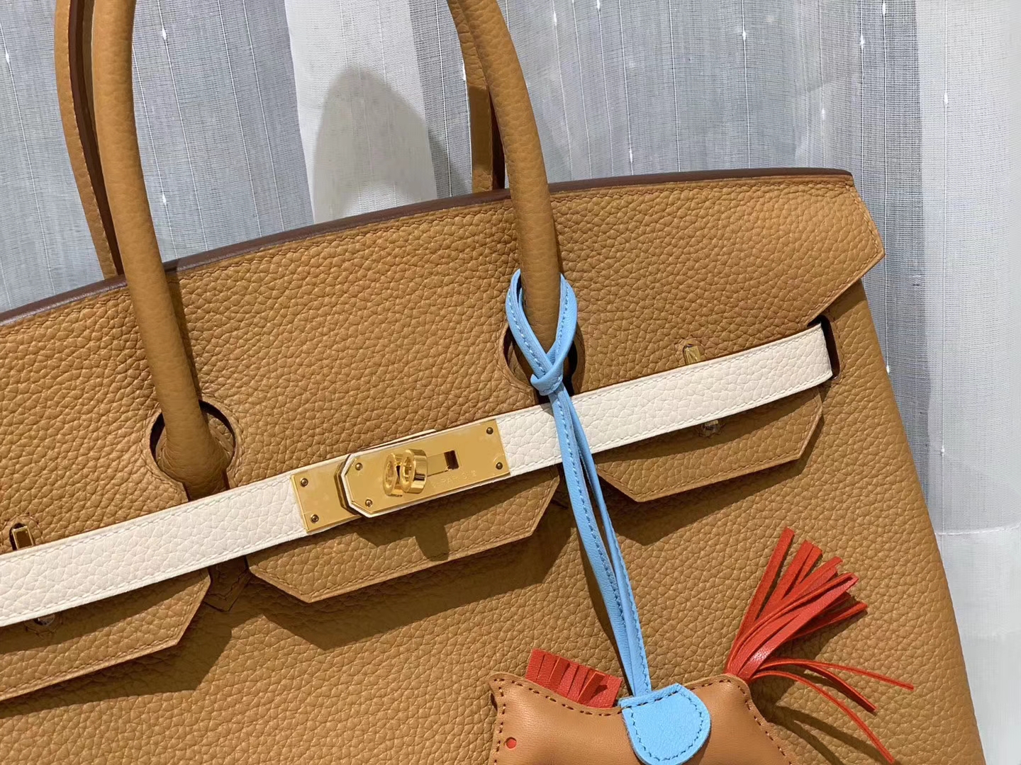 HERMES 现货  35birkin TC皮 太妃糖拼奶昔白 金扣 蜡线手缝 ～