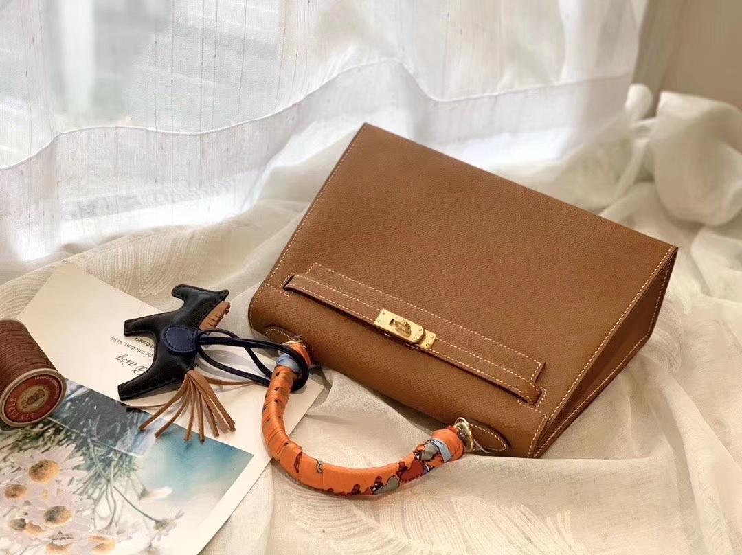 Kelly 25cm epsom皮 37金棕 金扣 版型比birkin更有年轻的感觉 可拎可肩背