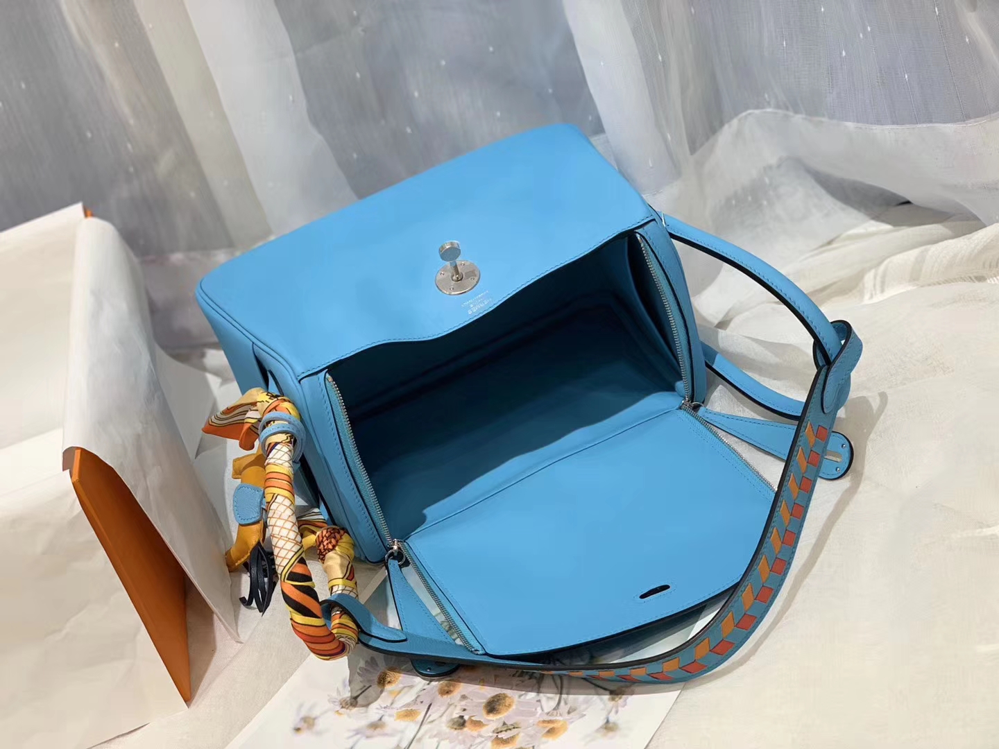 爱马仕 lindy 26 新款编织epsom肩带 拼swift P3北方蓝 银扣 手缝蜡线 一眼万年 蓝到心坎清澈 春夏一定要种草的颜色