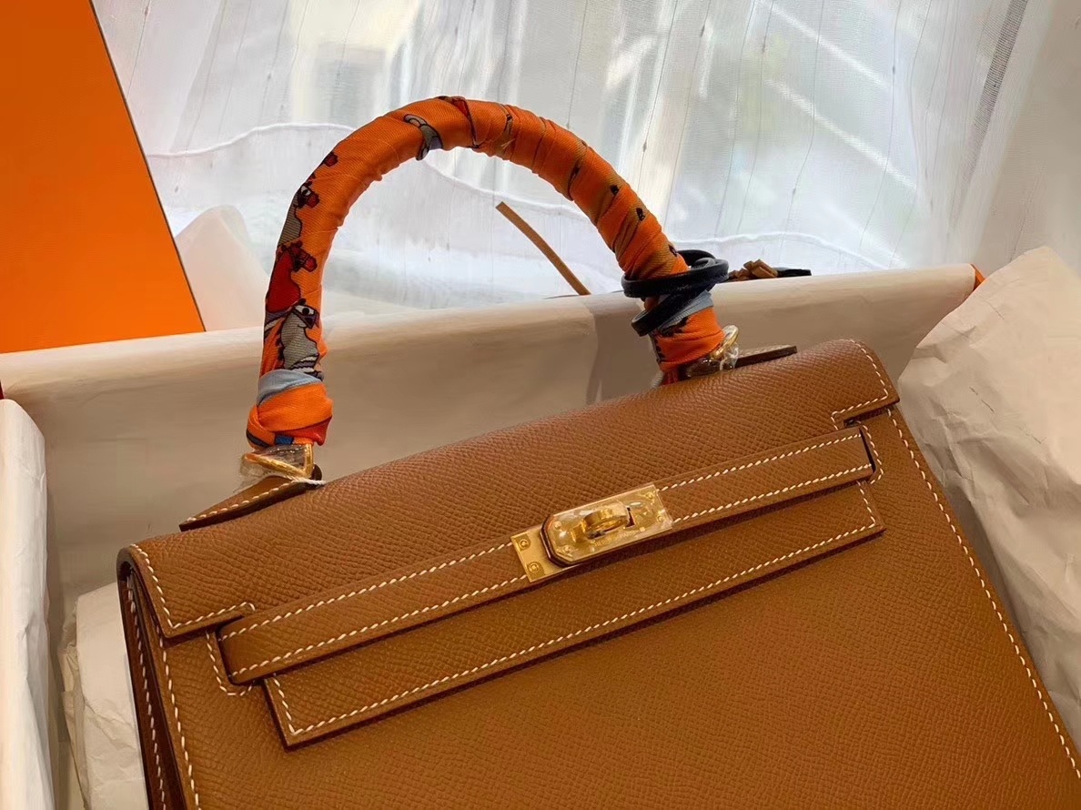Kelly 25cm epsom皮 37金棕 金扣 版型比birkin更有年轻的感觉 可拎可肩背