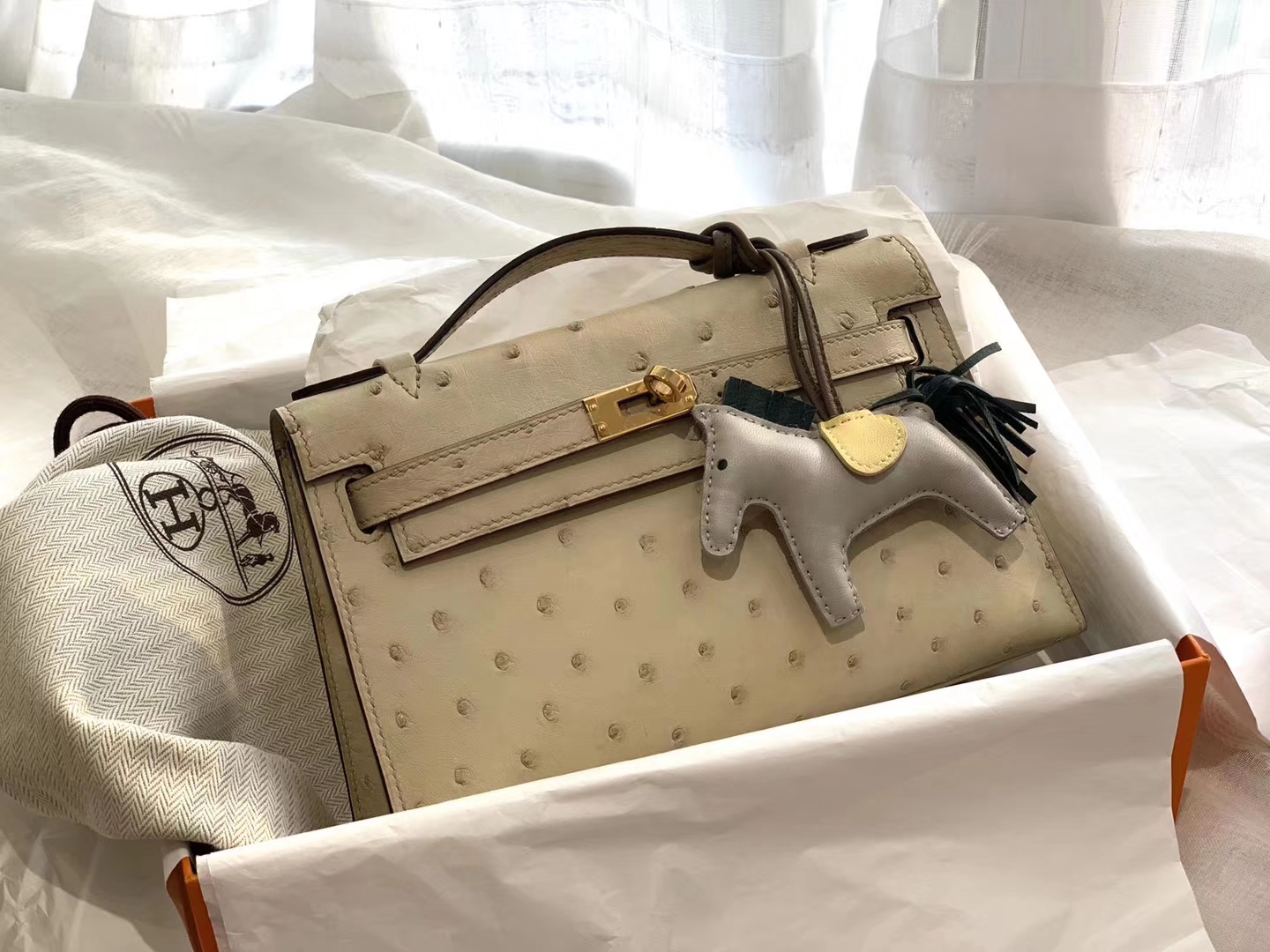 HERMES 3C羊毛白 金扣 鸵鸟皮 22 Kelly pochette一代 手包晚宴包/配上猪鼻子链可当小挎包