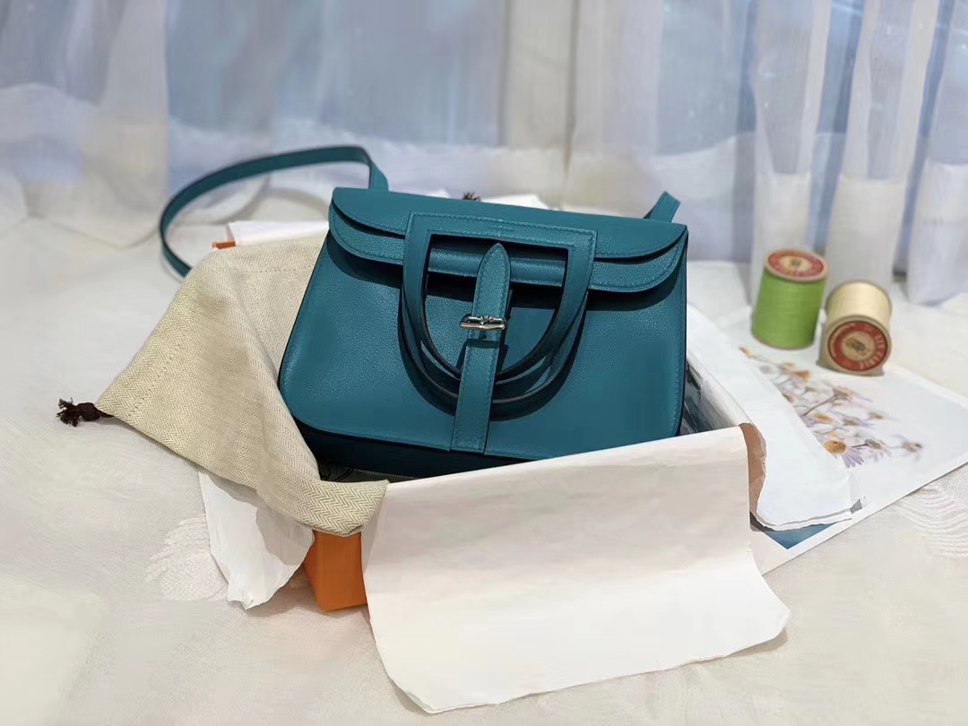 HERMES mini Halzan 肩背设计款 实用 简单 晚宴包 进口swift 皮 7F孔雀蓝?