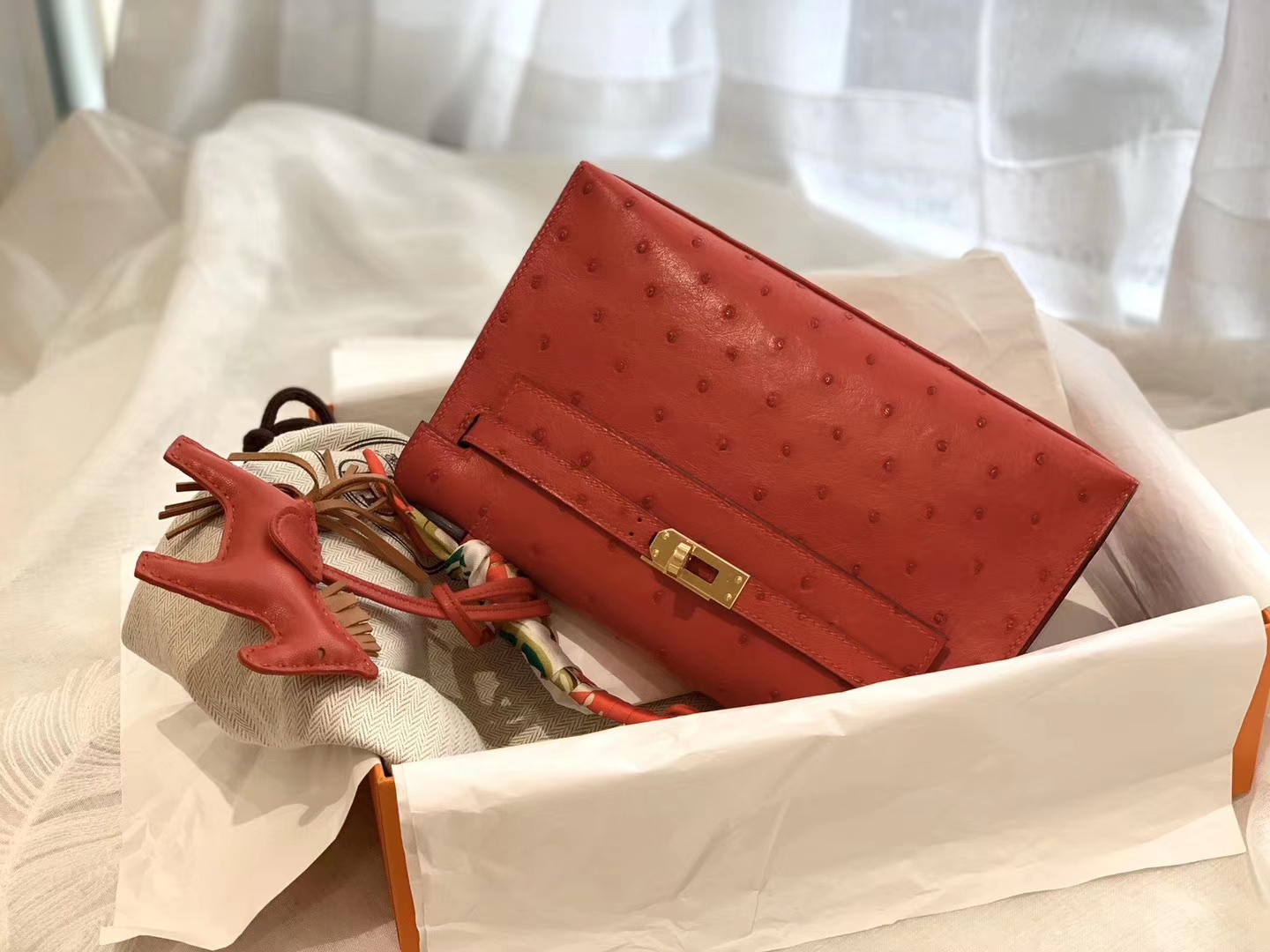 HERMES Q5国旗红 金扣 鸵鸟皮 22 Kelly pochette一代 手包晚宴包/配上猪鼻子链可当小挎包