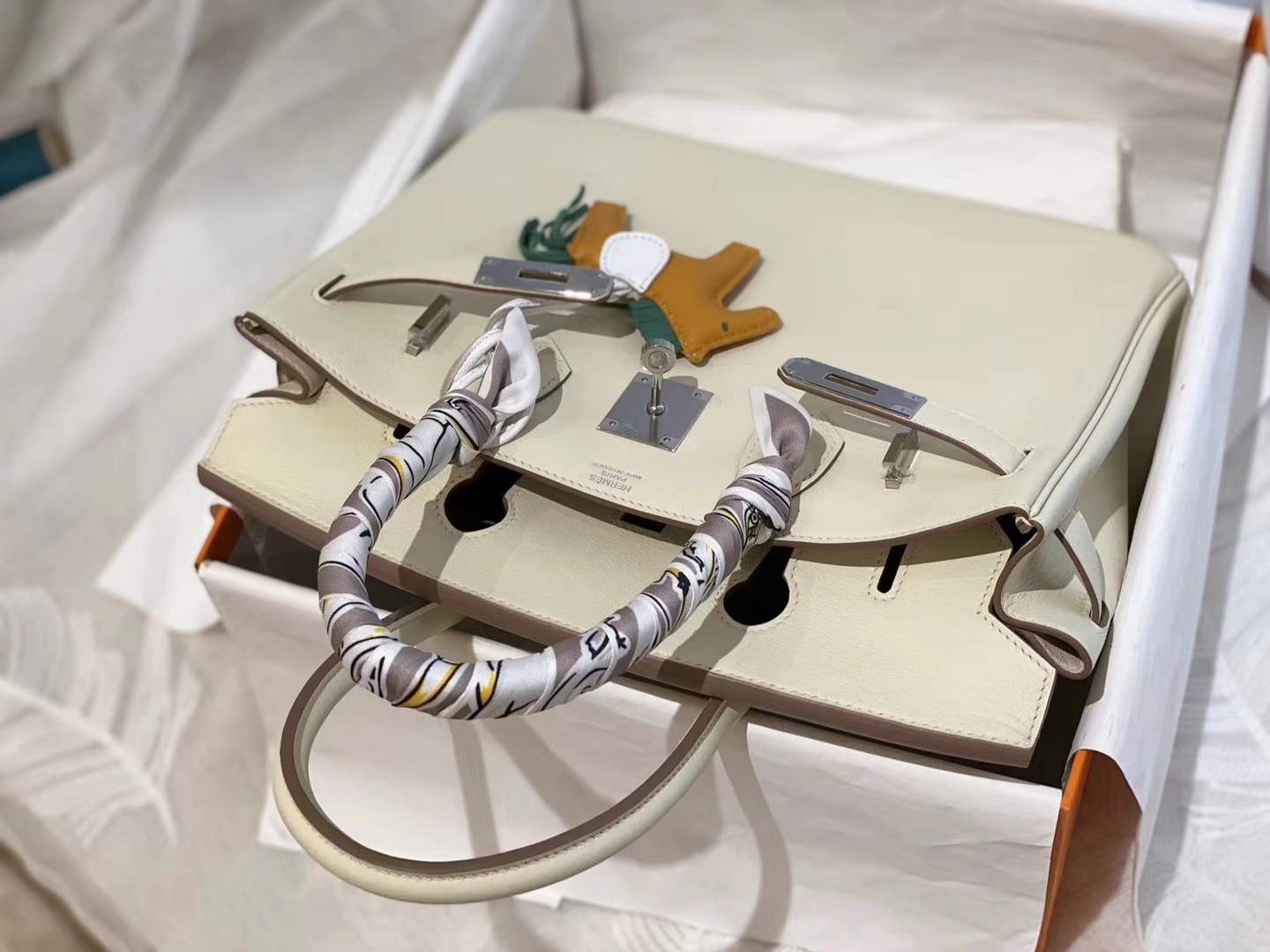 爱马仕 birkin 30 swift cc10奶昔白 银 美到移不开眼睛