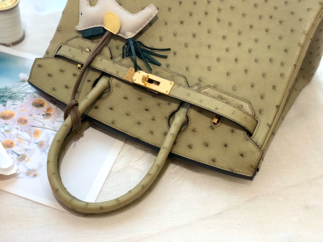 HERMES Q1 鼠尾巴草绿 金扣 30 birkin 南非鸵鸟皮Ostrich 鸵鸟皮经久耐用 耐磨 自重轻 越用越有光泽