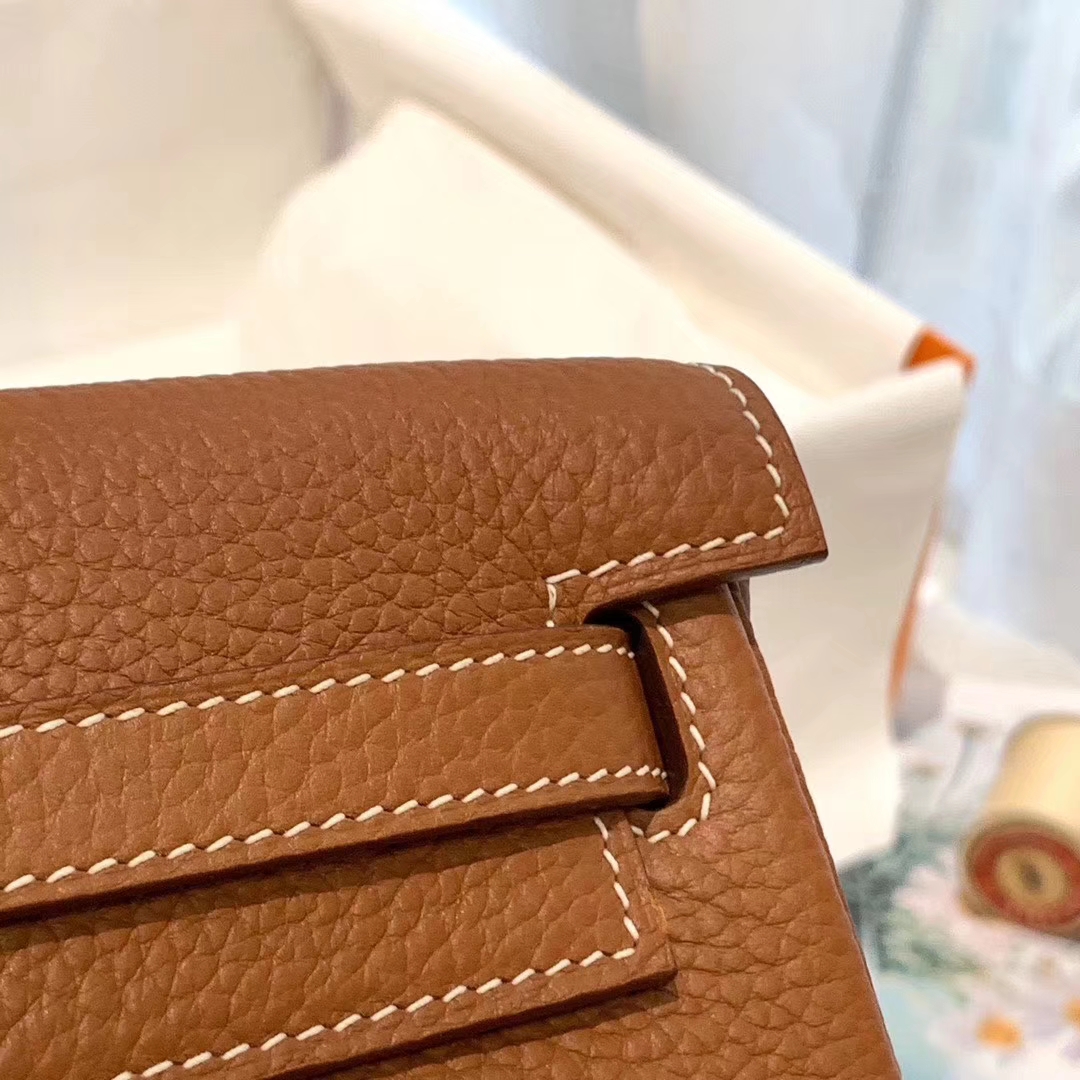 HERMES 进口 tc皮 37金棕 银扣 蜡线手缝 20Kelly Ado是Kelly系列延伸设计的小书包 男女通用款