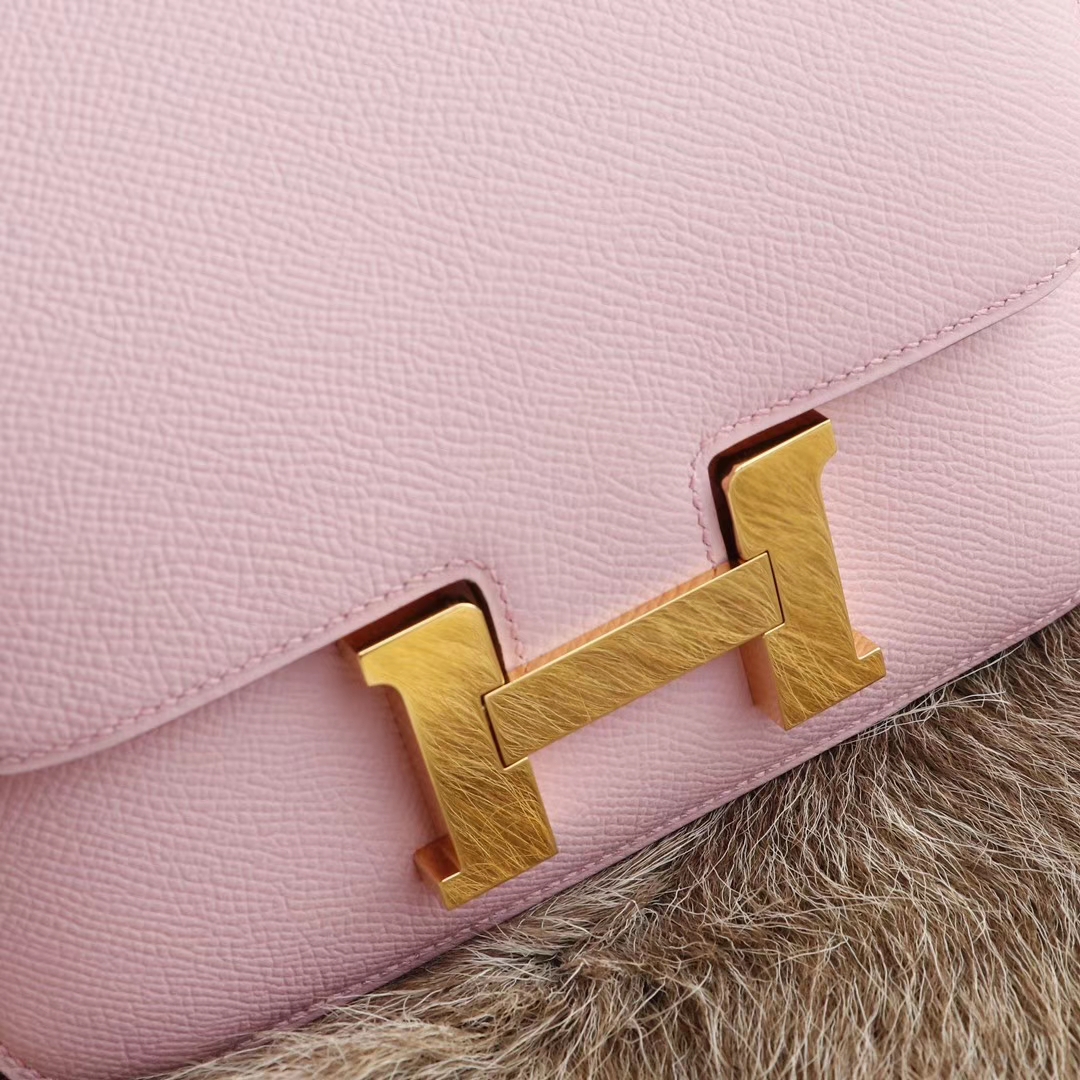 HERMES 现货 X9锦葵紫 Constance19CM 空姐包 专柜原厂Epsom皮 金扣 纯手工手缝工艺制作 粉中带紫，无论任何场合都hold的住