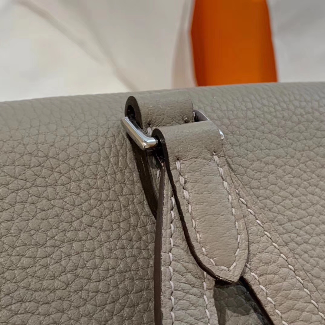 HERMES 进口 tc皮 18大象灰 银扣 蜡线手缝 20Kelly Ado是Kelly系列延伸设计的小书包 男女通用款