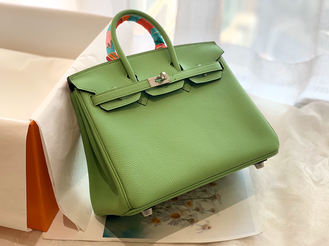H家 新到现货 25birkin 小牛togo 3i 牛油果绿  今年最火的绿 牛油果绿 超级适合夏天的 美得不行