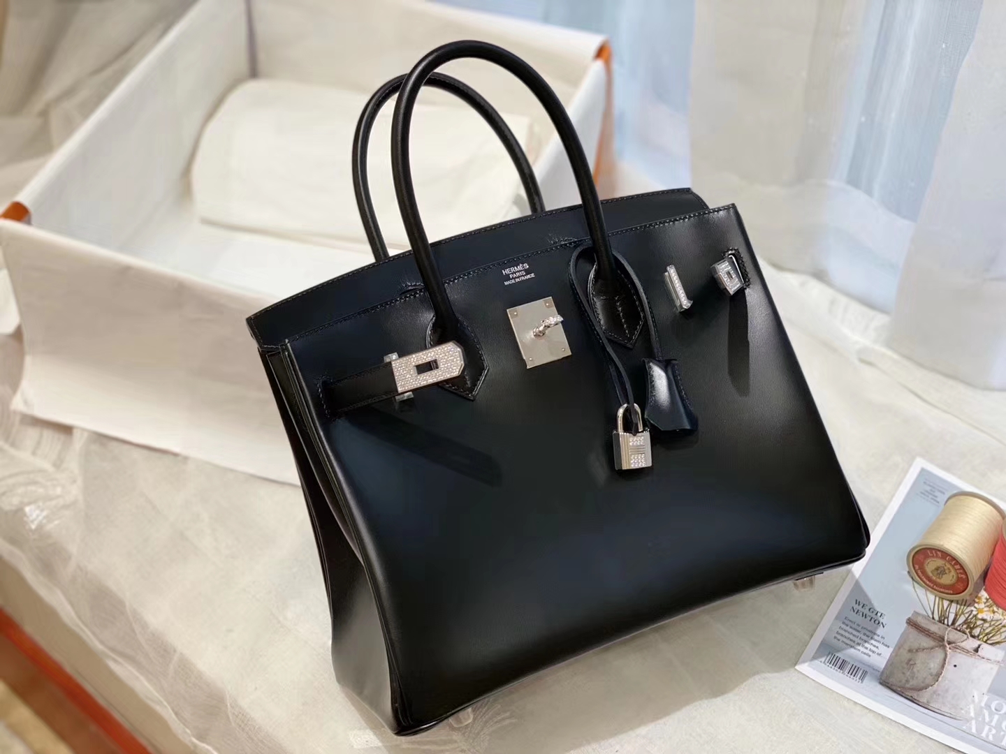 birkin 30 box 黑色 钻扣 帅到爆棚[哇] 进口box光泽度非常好 搭配闪亮的水晶钻 妥妥的人生巅峰