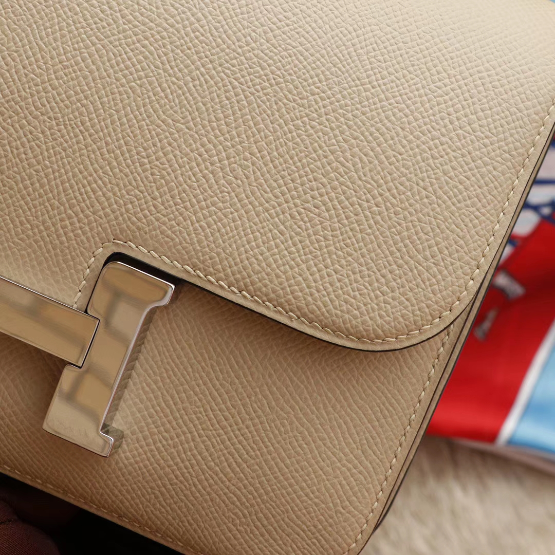 HERMES 现货 S2风衣灰 Constance19CM 空姐包 专柜原厂Epsom皮 银扣 纯手工手缝工艺制作 经典热卖百搭款