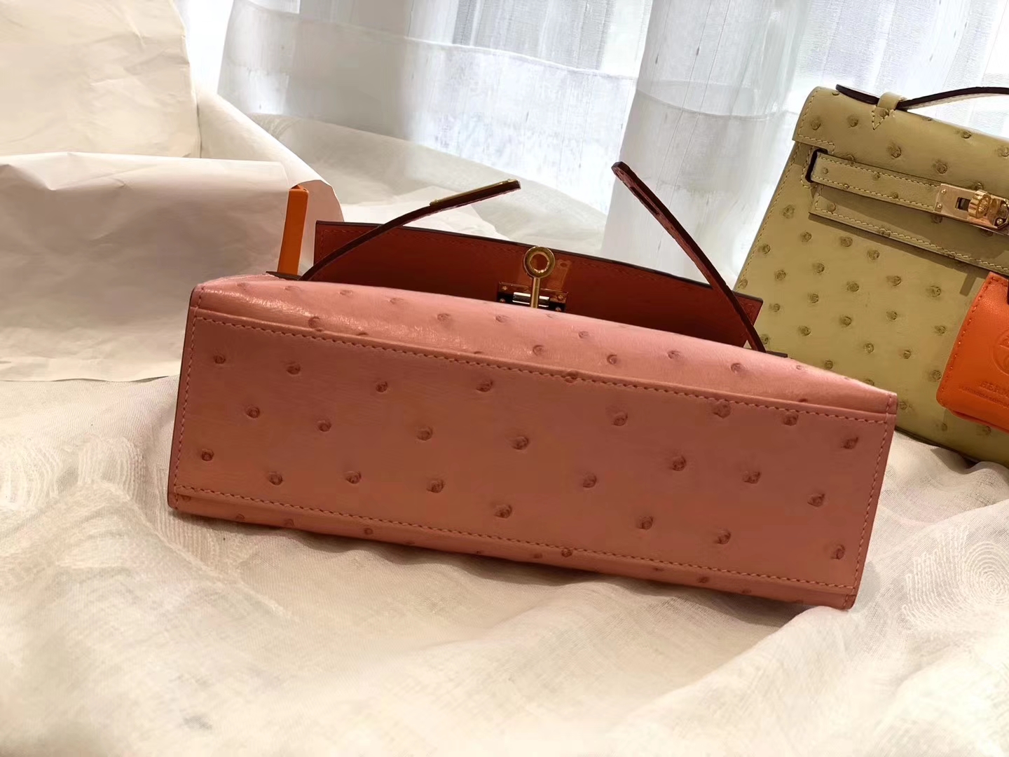 HERMES 闺蜜粉  94陶瓷粉 金扣 鸵鸟皮 22 Kelly pochette一代 手包晚宴包/配上猪鼻子链可当小挎包