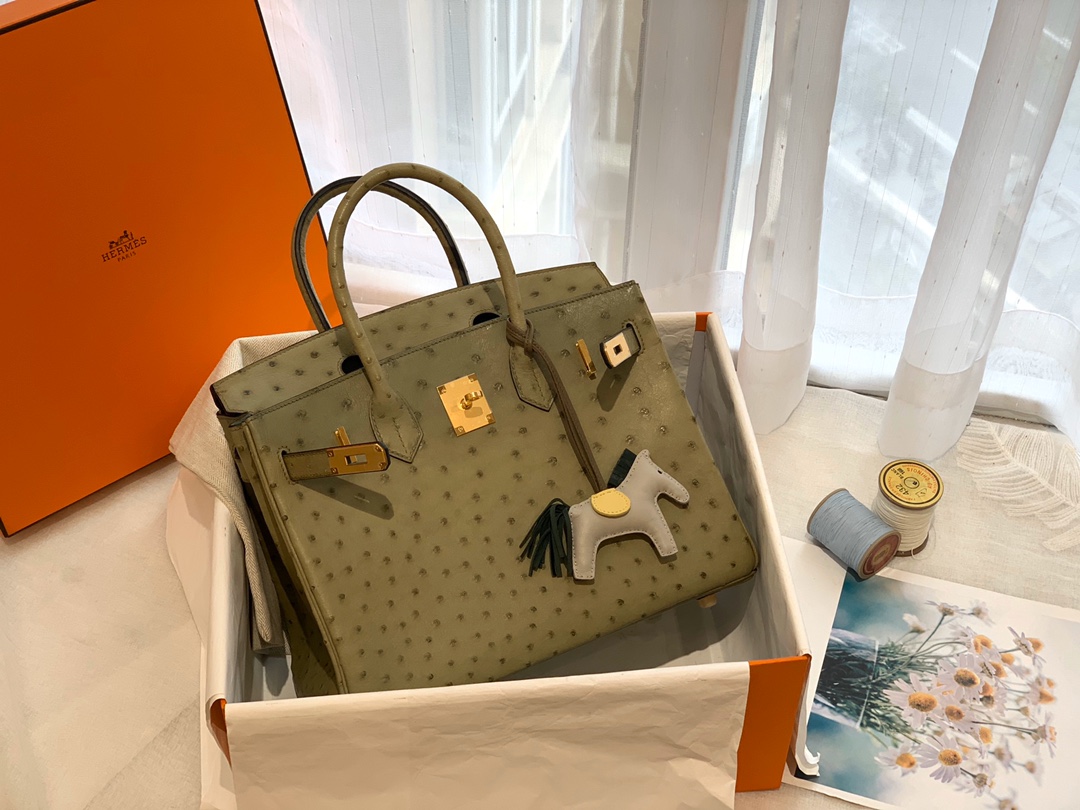 HERMES Q1 鼠尾巴草绿 金扣 30 birkin 南非鸵鸟皮Ostrich 鸵鸟皮经久耐用 耐磨 自重轻 越用越有光泽