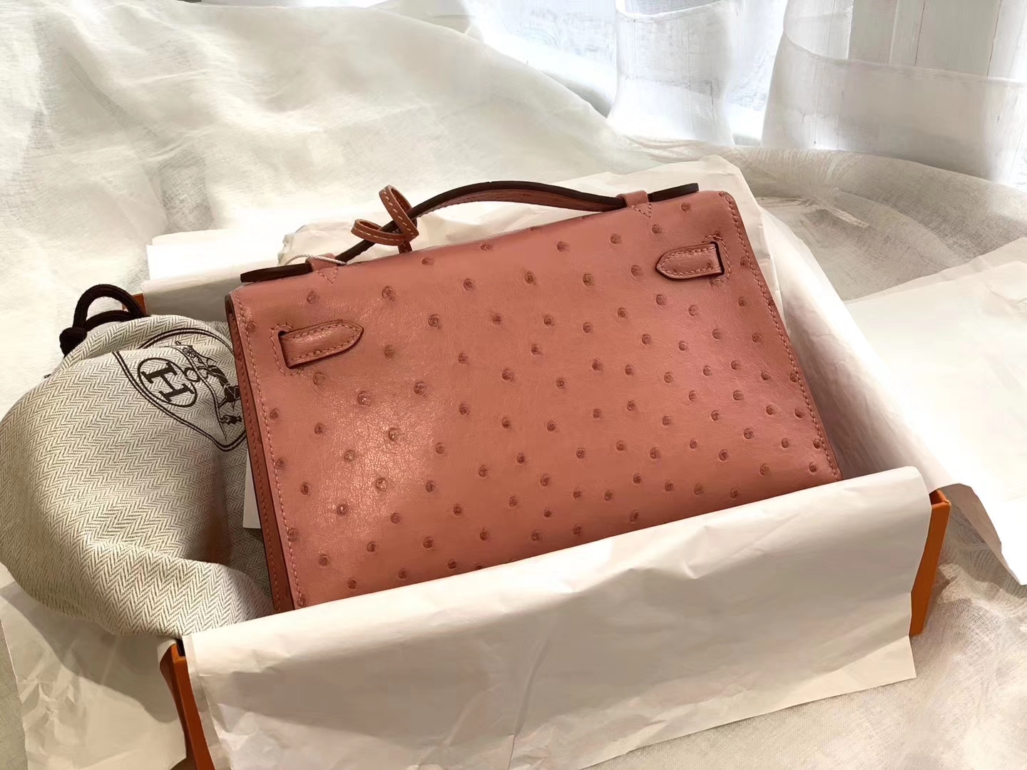 HERMES 闺蜜粉  94陶瓷粉 金扣 鸵鸟皮 22 Kelly pochette一代 手包晚宴包/配上猪鼻子链可当小挎包