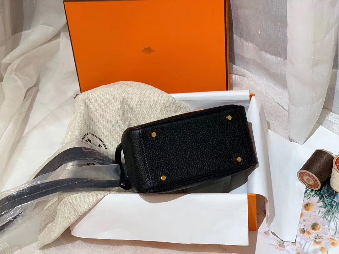 爱马仕 高颜值的 mini Lindy 上身好看又百搭 进口Tc皮 89黑色 实用性最高让人爱不释手的颜色