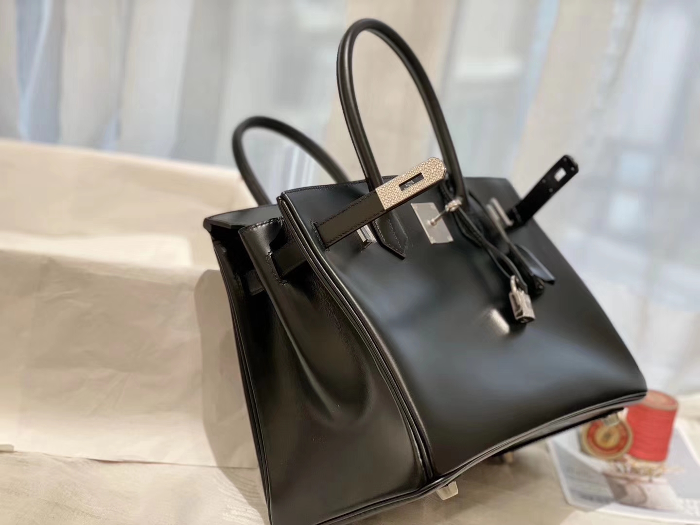birkin 30 box 黑色 钻扣 帅到爆棚[哇] 进口box光泽度非常好 搭配闪亮的水晶钻 妥妥的人生巅峰
