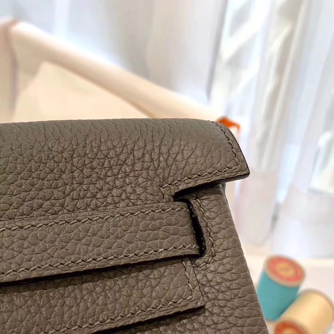 HERMES 进口 tc皮 8F锡器灰 金扣 蜡线手缝 20Kelly Ado是Kelly系列延伸设计的小书包 男女通用款