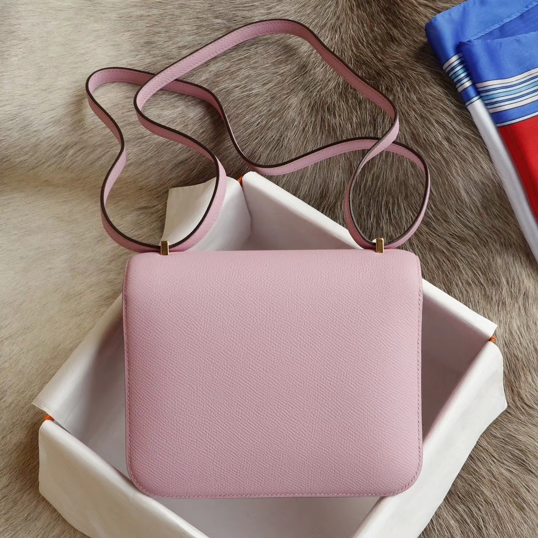 HERMES 现货 X9锦葵紫 Constance19CM 空姐包 专柜原厂Epsom皮 金扣 纯手工手缝工艺制作 粉中带紫，无论任何场合都hold的住