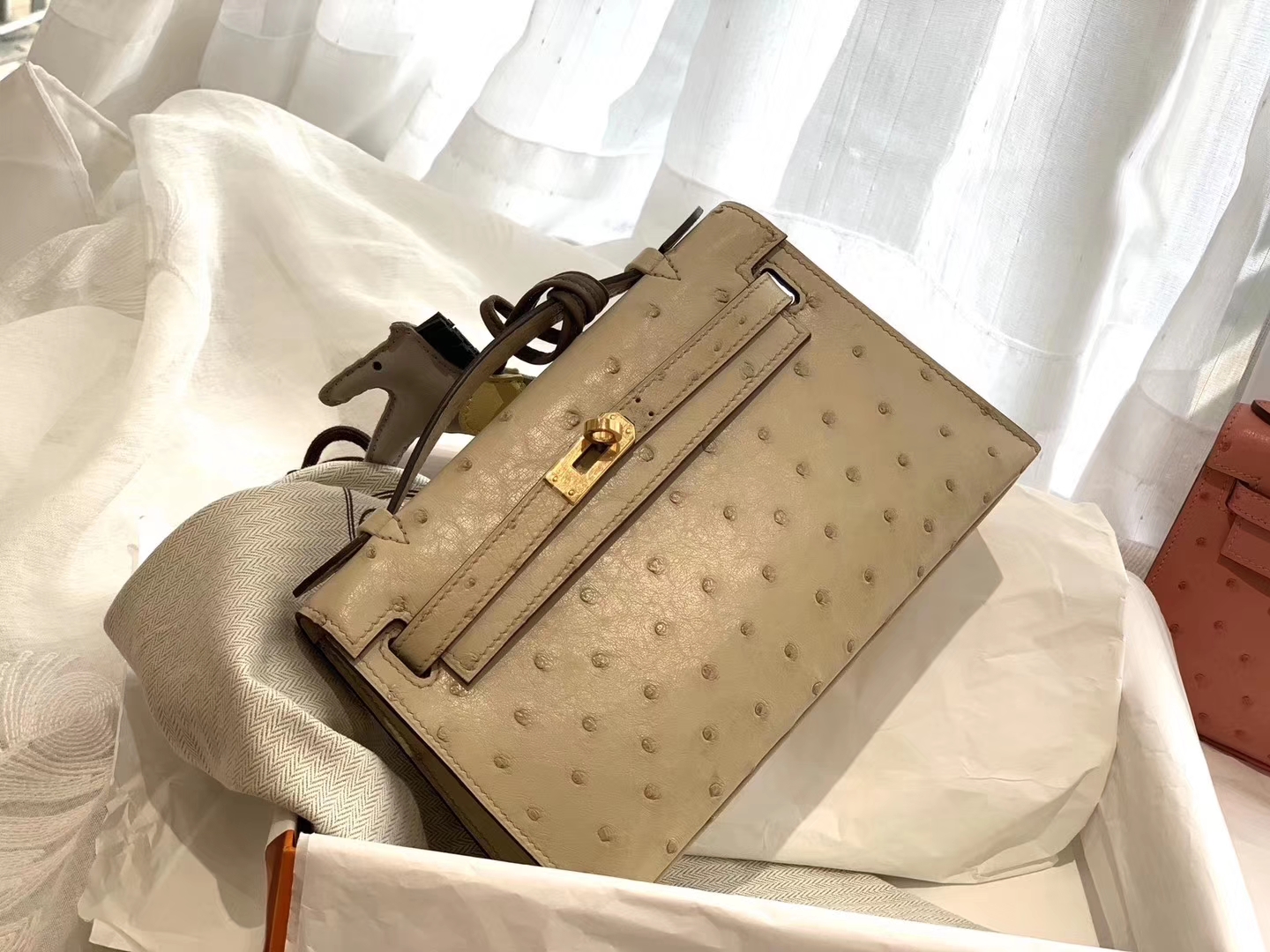 HERMES 3C羊毛白 金扣 鸵鸟皮 22 Kelly pochette一代 手包晚宴包/配上猪鼻子链可当小挎包