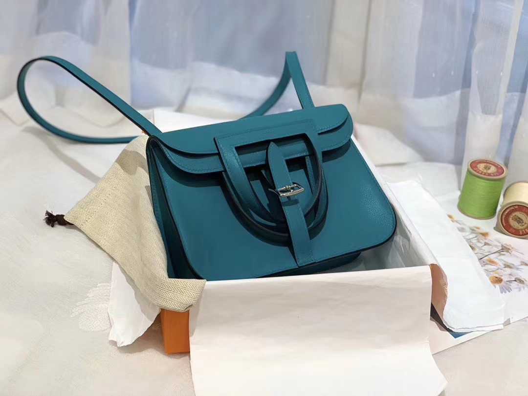 HERMES mini Halzan 肩背设计款 实用 简单 晚宴包 进口swift 皮 7F孔雀蓝?