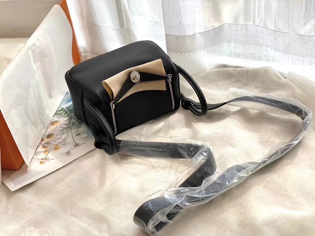 爱马仕 高颜值的 mini Lindy 上身好看又百搭 正品开版 进口TC皮 ck 89黑色 银扣
