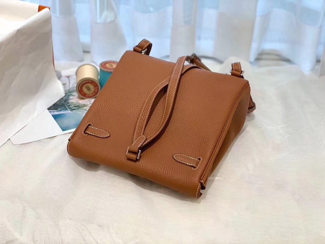 HERMES 进口 tc皮 37金棕 银扣 蜡线手缝 20Kelly Ado是Kelly系列延伸设计的小书包 男女通用款