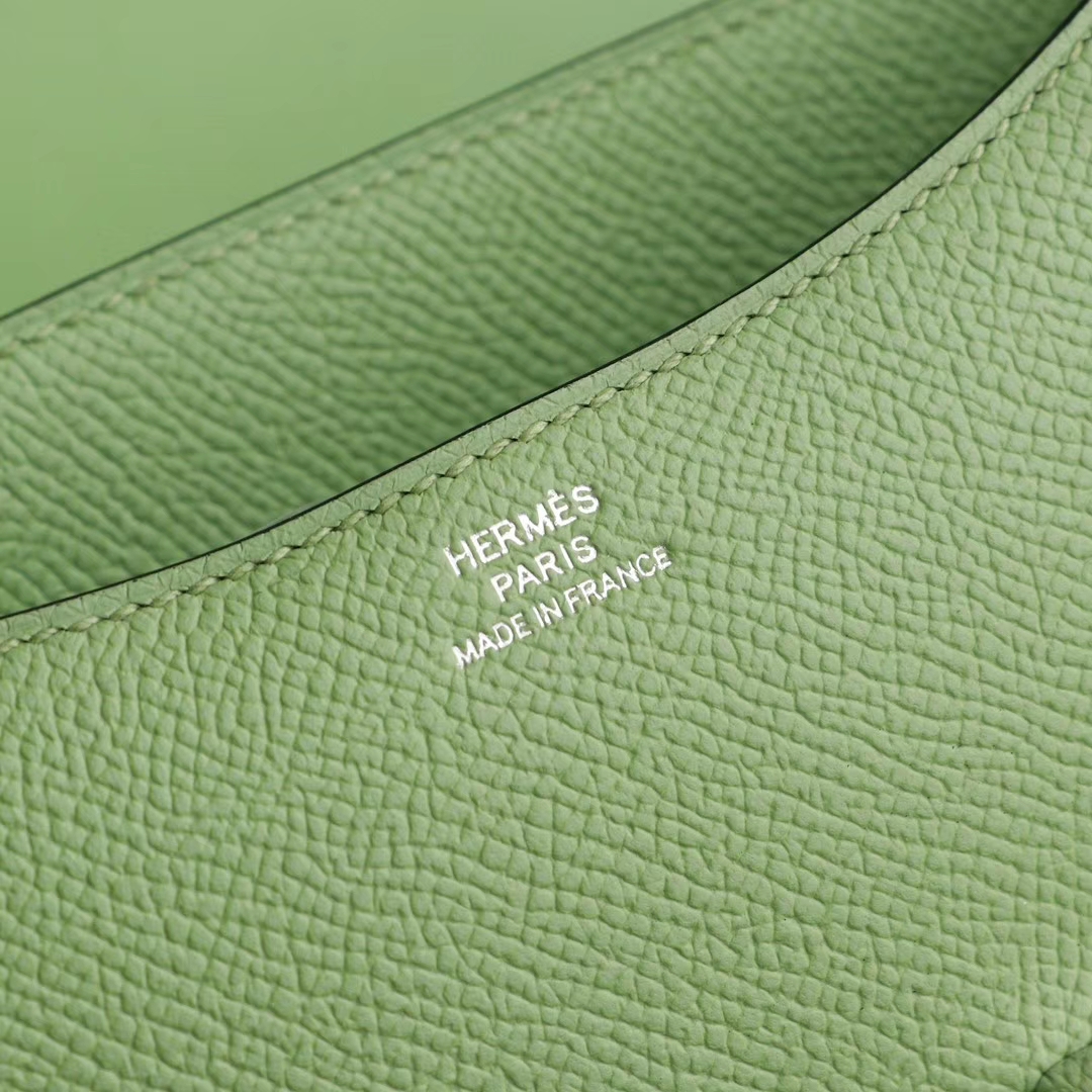 HERMES 现货 专柜最新色3i牛油果色Constance19CM 空姐包 原厂Epsom皮 银扣 纯手工手缝工艺制作 专柜最新热卖颜色