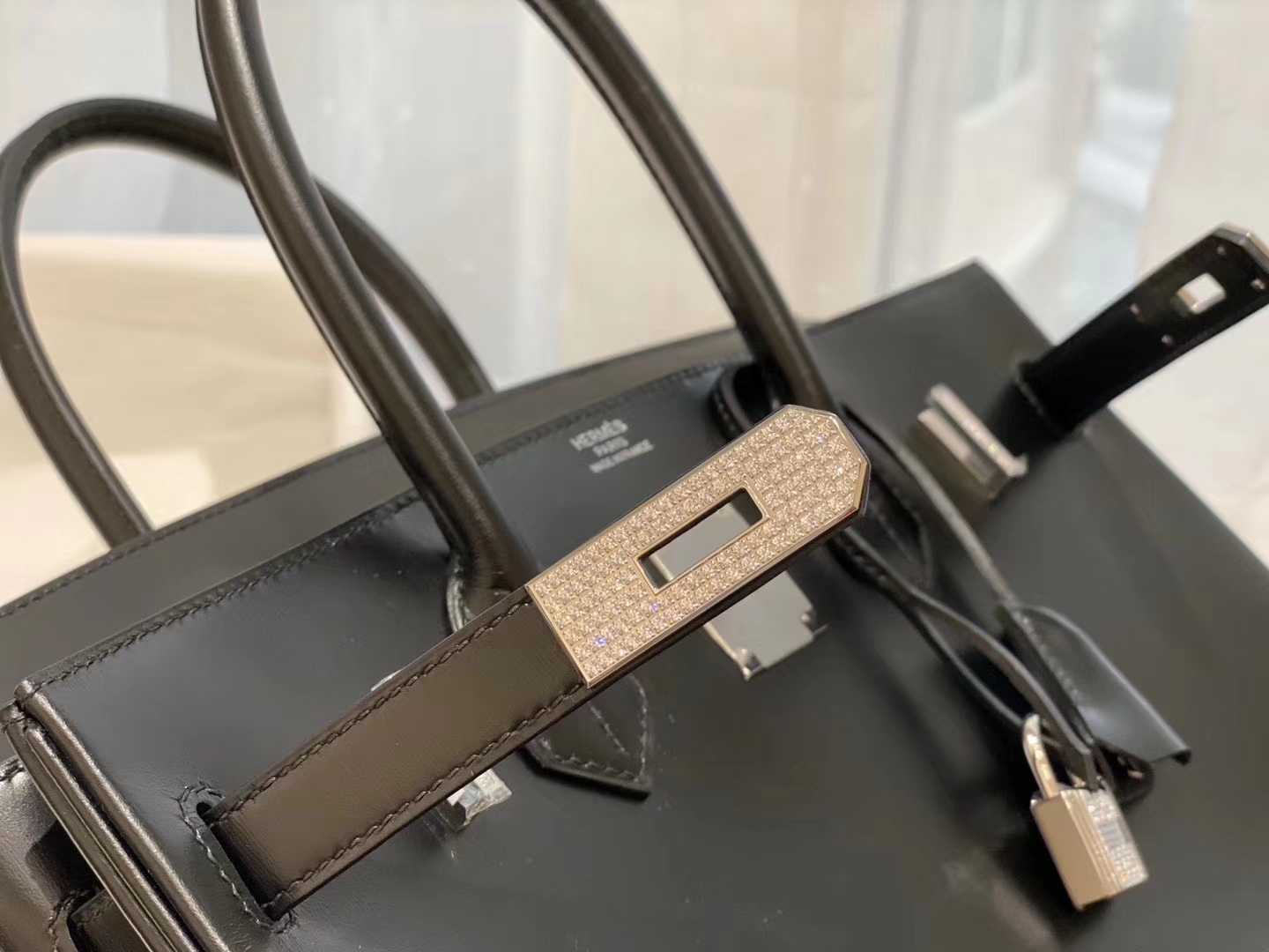 birkin 30 box 黑色 钻扣 帅到爆棚[哇] 进口box光泽度非常好 搭配闪亮的水晶钻 妥妥的人生巅峰