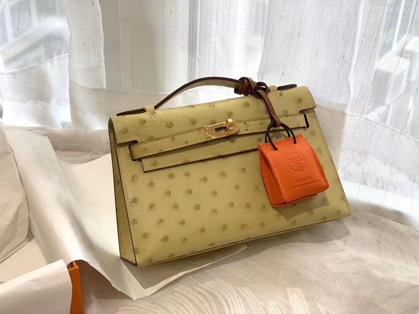 HERMES 温柔的嫩黄色 1Z小鸡黄 金扣 鸵鸟皮 22 Kelly pochette一代 手包晚宴包/配上猪鼻子链可当小挎包