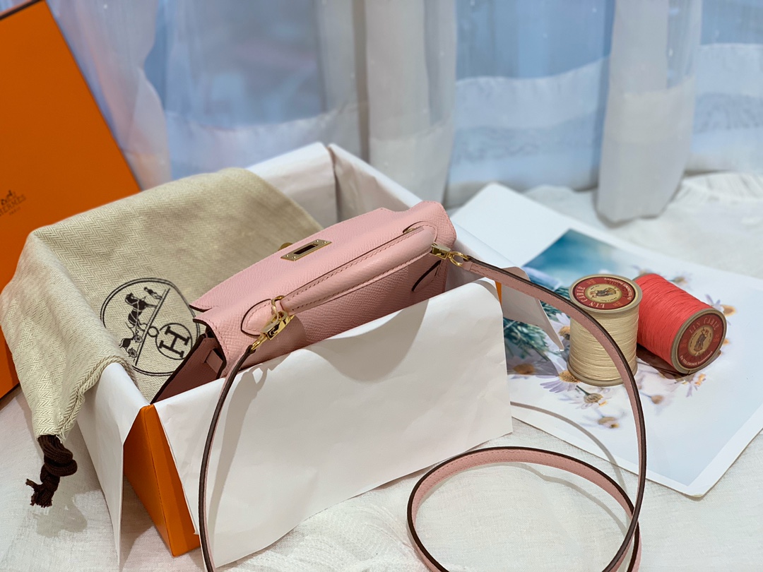 HERMES 巨受欢迎的百搭小包包mini kelly 二代 包虽小 上身巨好看 ZP 开版 为你们省下巨款 3Q粉 金扣