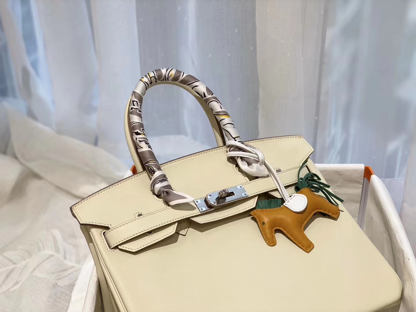 爱马仕 birkin 30 swift cc10奶昔白 银 美到移不开眼睛
