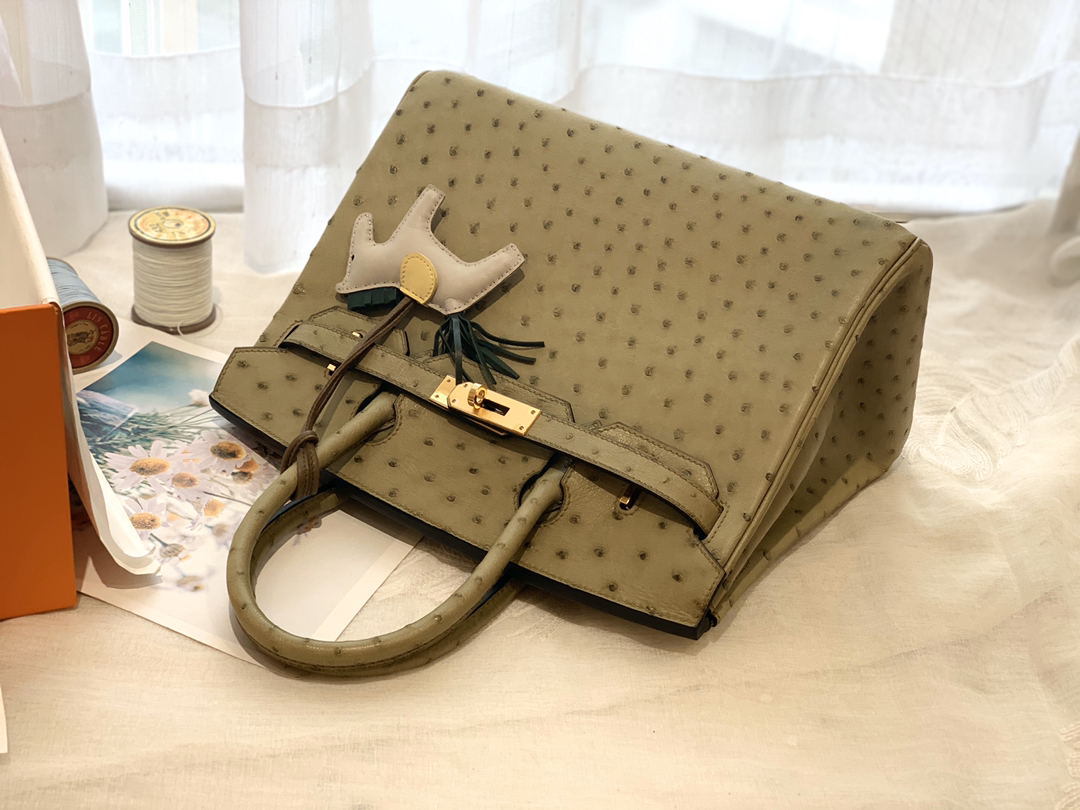 HERMES Q1 鼠尾巴草绿 金扣 30 birkin 南非鸵鸟皮Ostrich 鸵鸟皮经久耐用 耐磨 自重轻 越用越有光泽