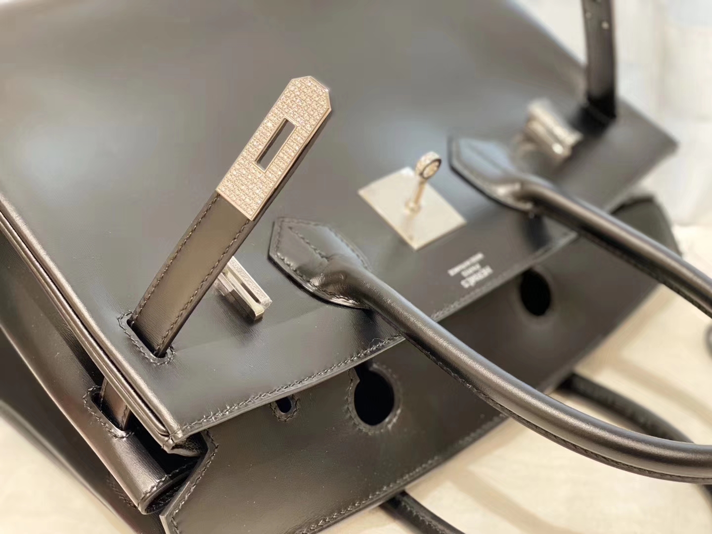 birkin 30 box 黑色 钻扣 帅到爆棚[哇] 进口box光泽度非常好 搭配闪亮的水晶钻 妥妥的人生巅峰