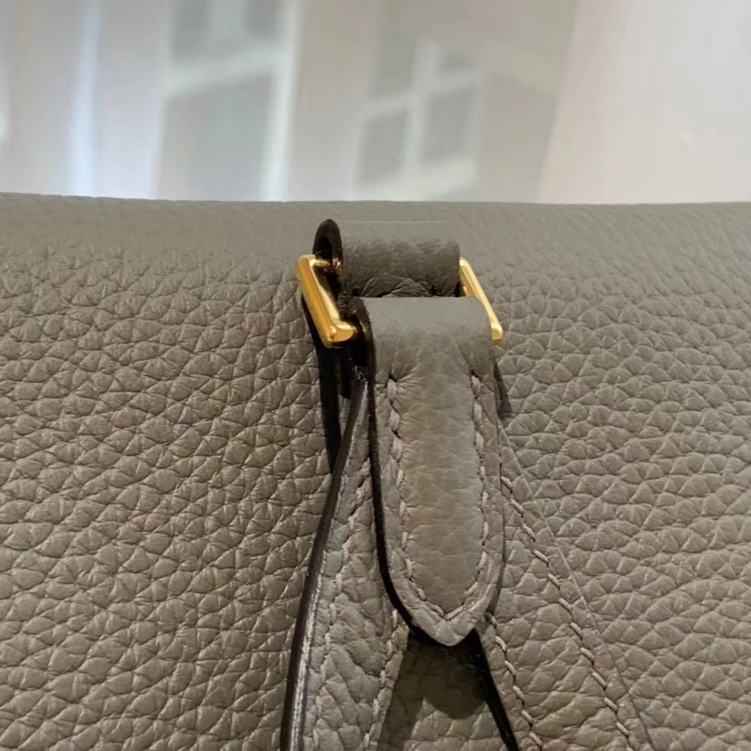 HERMES 进口 tc皮 8F锡器灰 金扣 蜡线手缝 20Kelly Ado是Kelly系列延伸设计的小书包 男女通用款