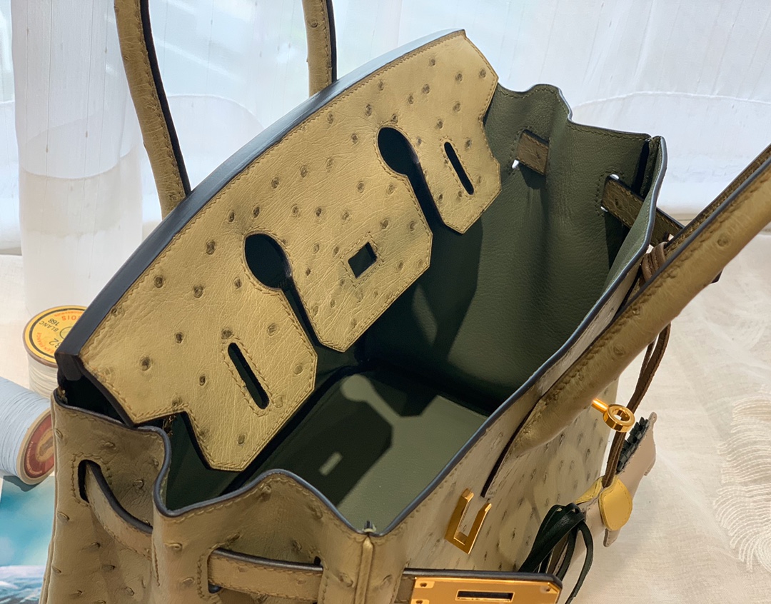 HERMES Q1 鼠尾巴草绿 金扣 30 birkin 南非鸵鸟皮Ostrich 鸵鸟皮经久耐用 耐磨 自重轻 越用越有光泽