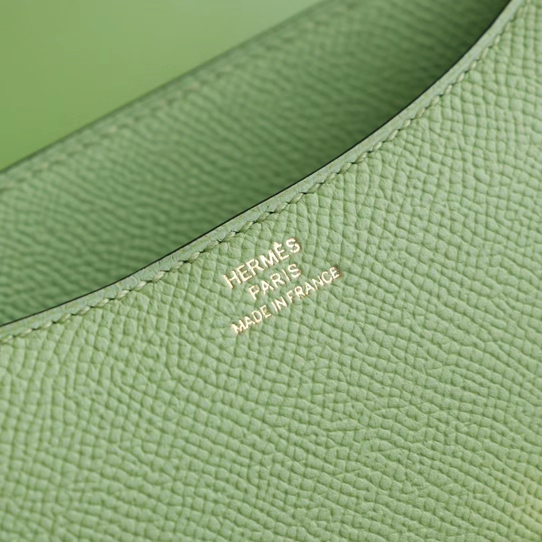 HERMES 现货 专柜最新色3i牛油果色Constance19CM 空姐包 原厂Epsom皮 金扣 纯手工手缝工艺制作 专柜最新热卖颜色