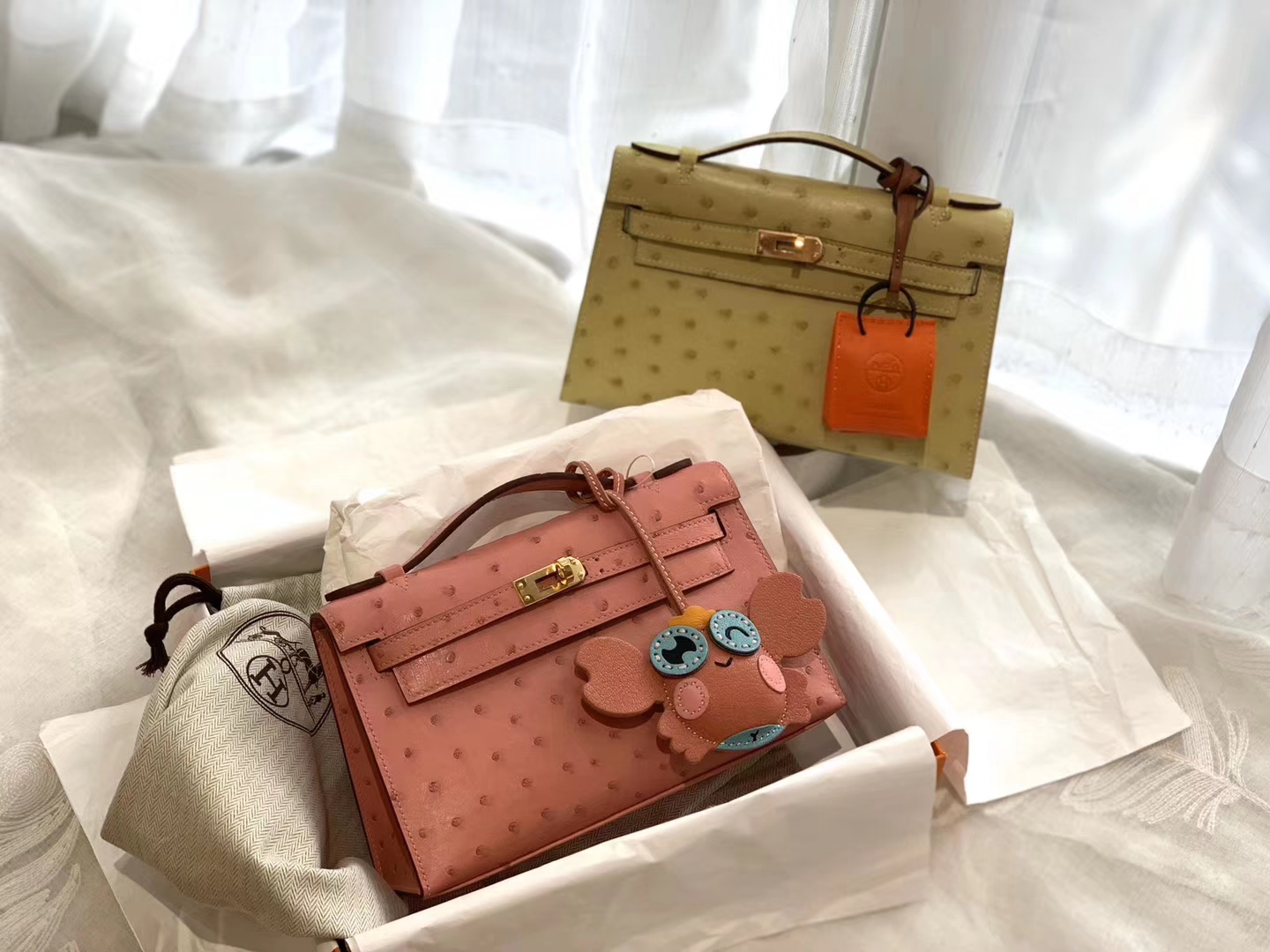 HERMES 闺蜜粉  94陶瓷粉 金扣 鸵鸟皮 22 Kelly pochette一代 手包晚宴包/配上猪鼻子链可当小挎包