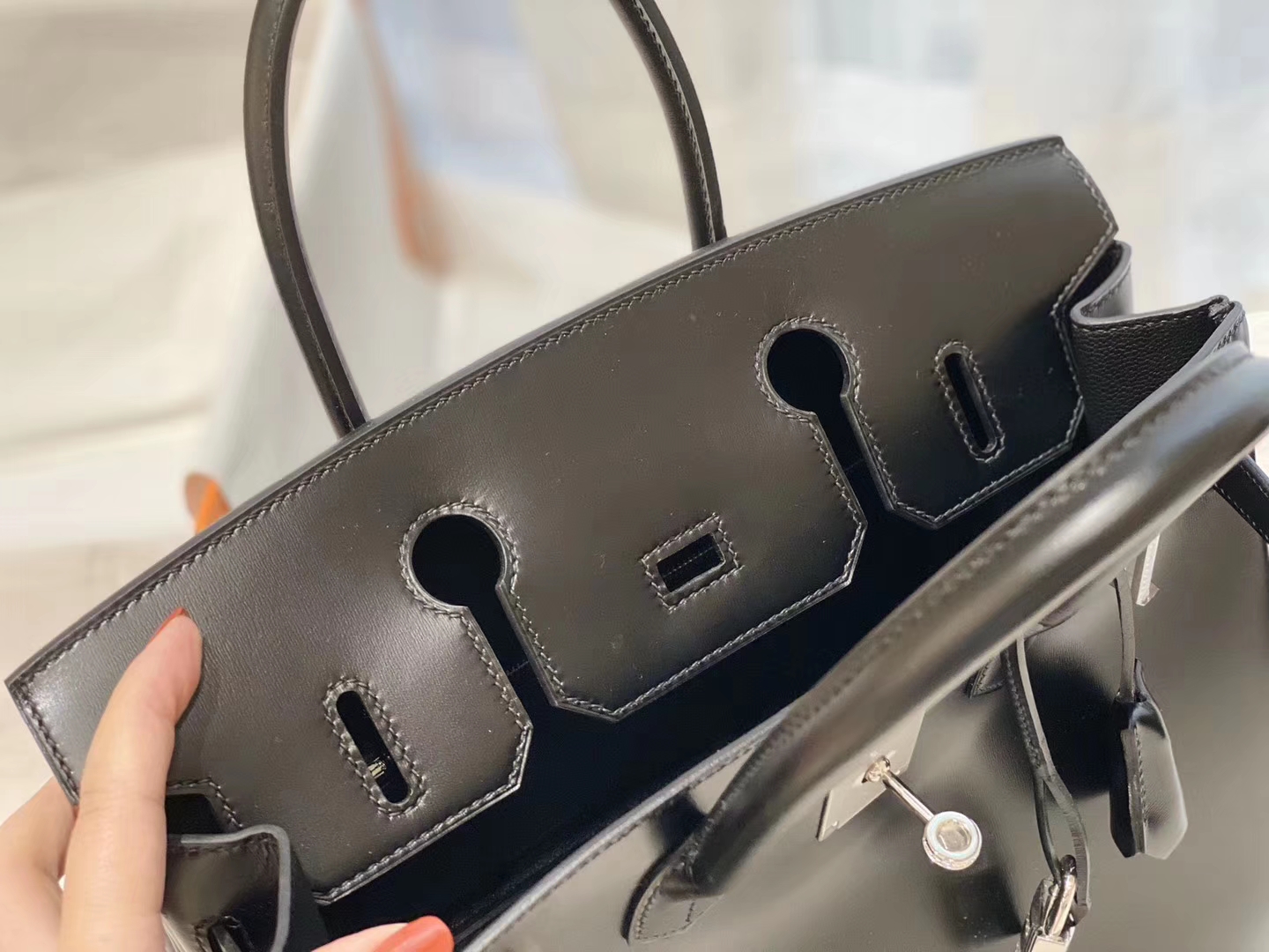 birkin 30 box 黑色 钻扣 帅到爆棚[哇] 进口box光泽度非常好 搭配闪亮的水晶钻 妥妥的人生巅峰